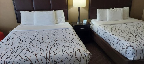 Parkwood Inn & Suites image 17