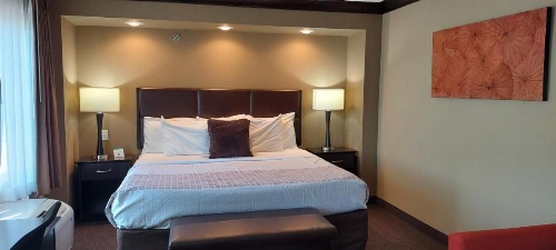 Parkwood Inn & Suites image 20