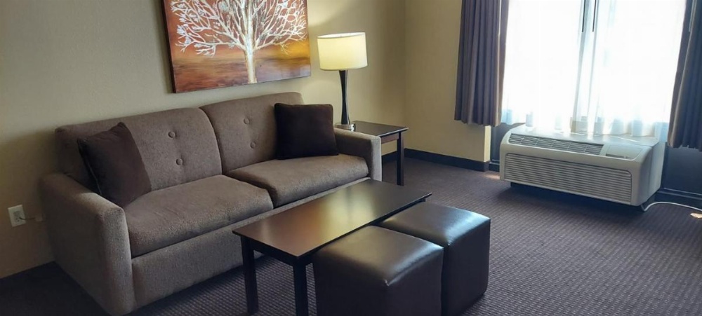Parkwood Inn & Suites